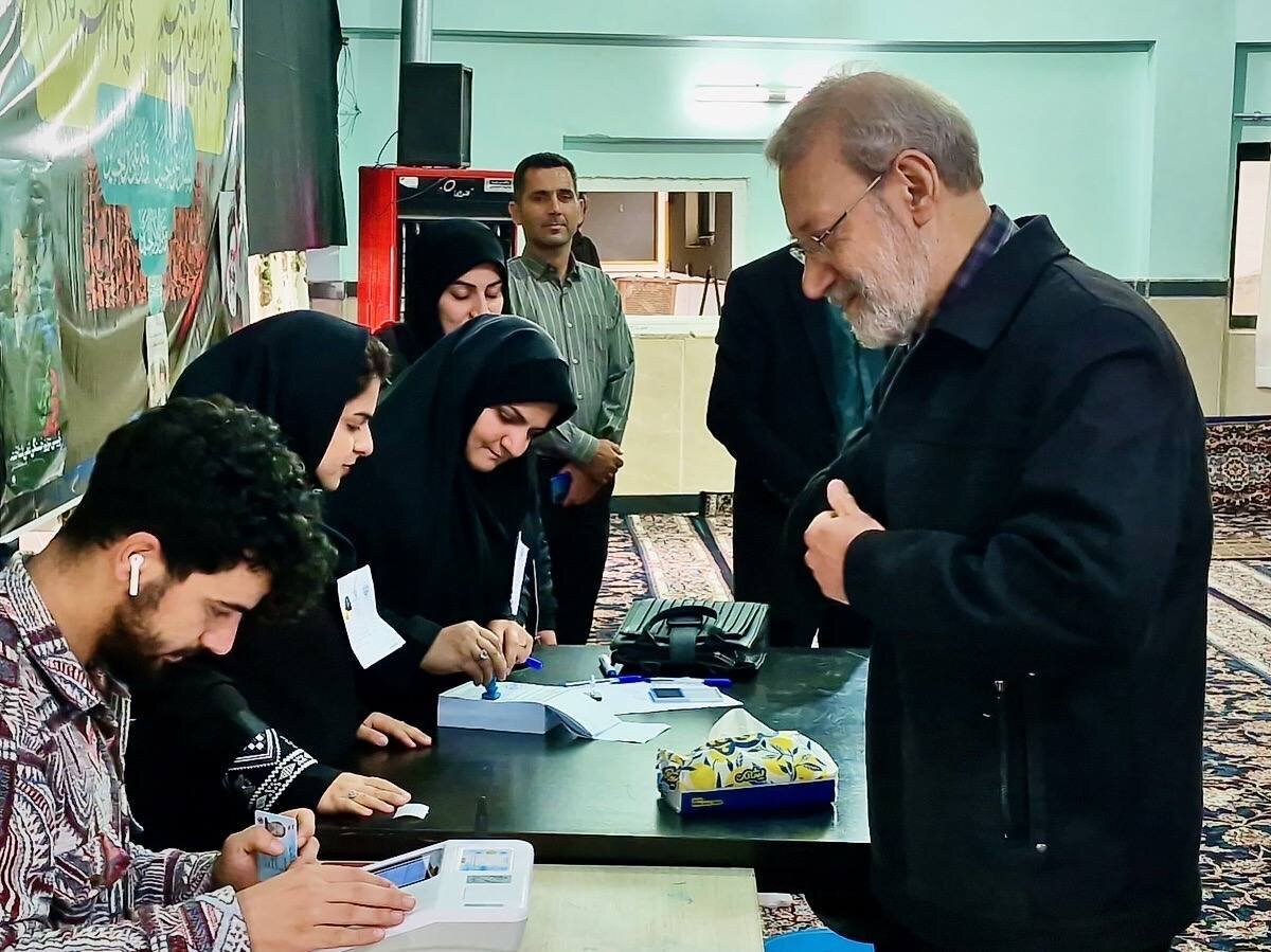 علی لاریجانی رأی خود را به صندوق انداخت +عکس
