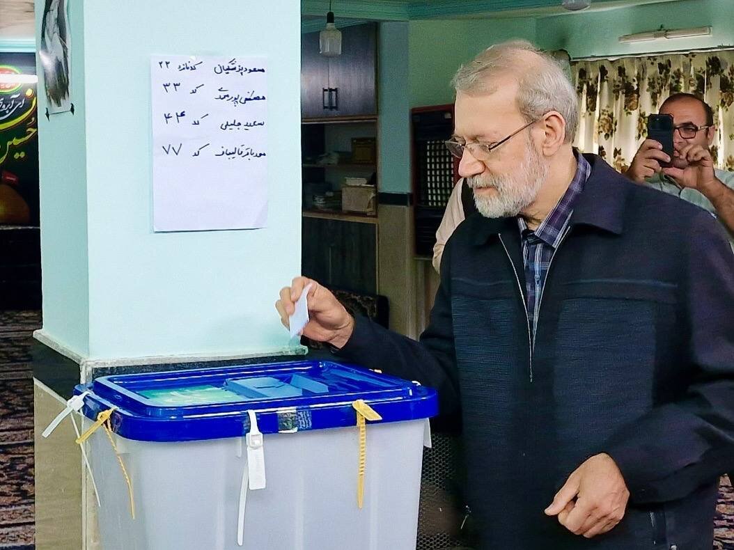 علی لاریجانی رأی خود را به صندوق انداخت +عکس