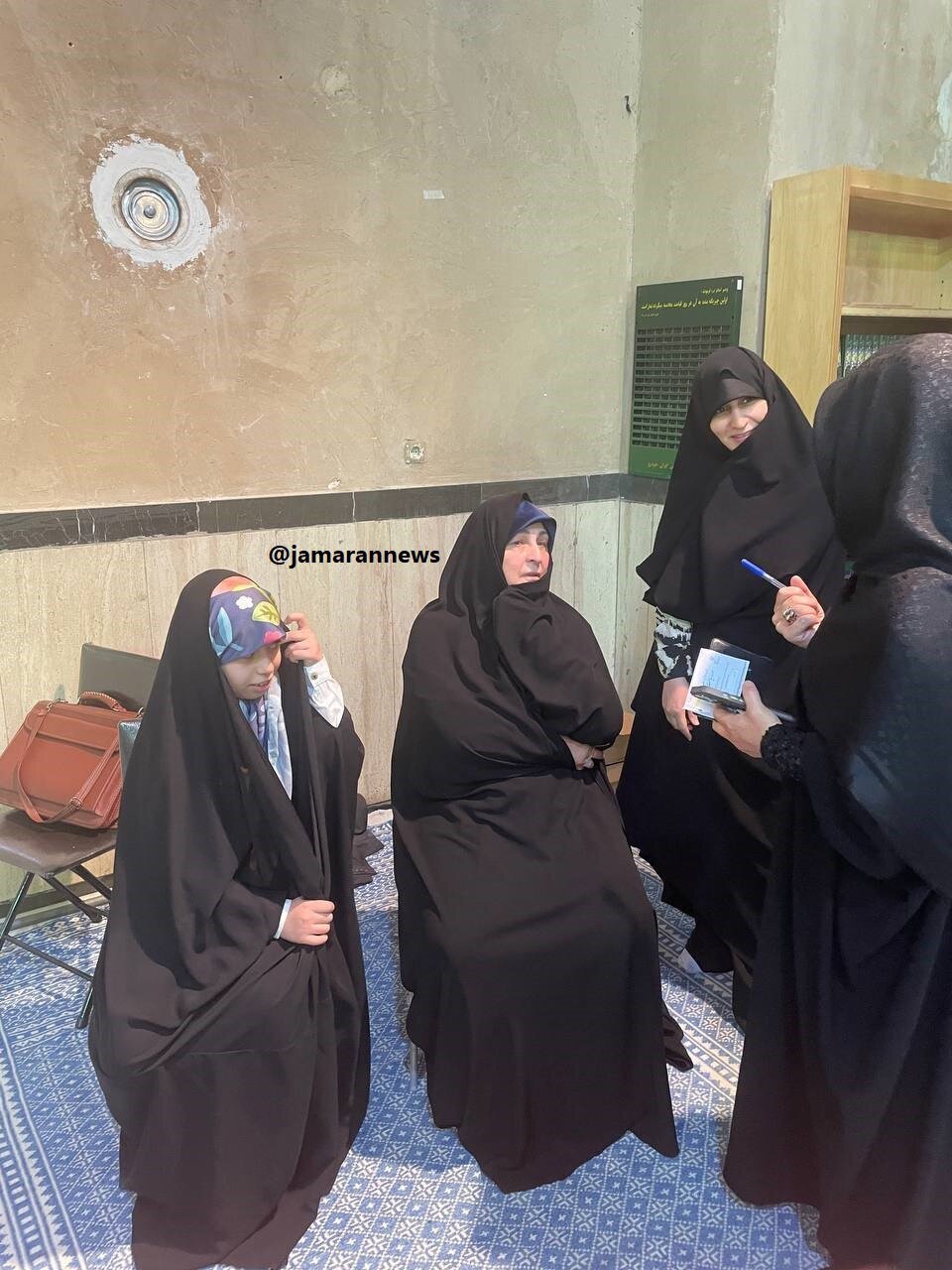 حضور عروس امام و پسرش یاسر خمینی در روز رای گیری انتخابات + عکس