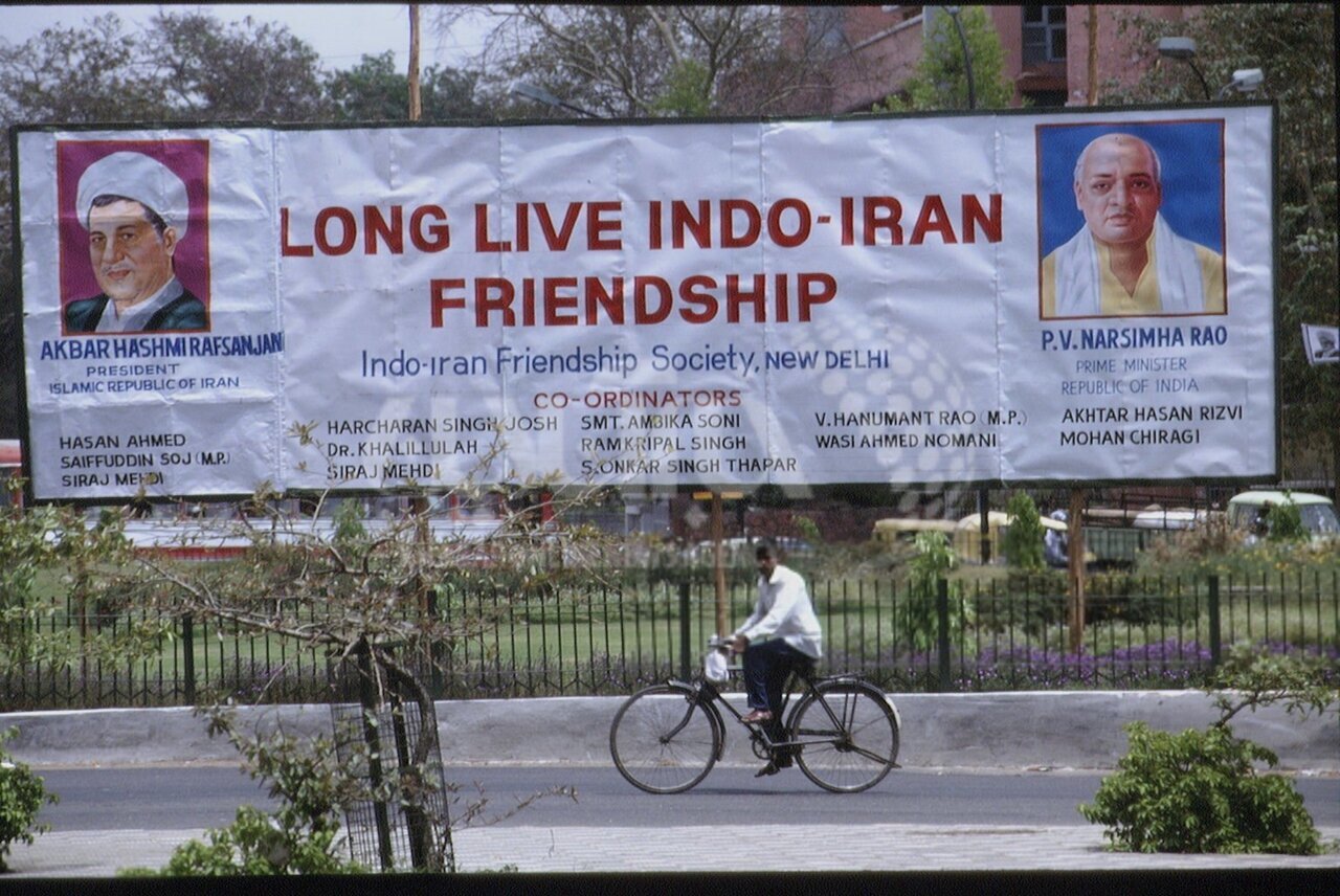 عکس/بنر جالب هاشمی رفسنجانی در هند!