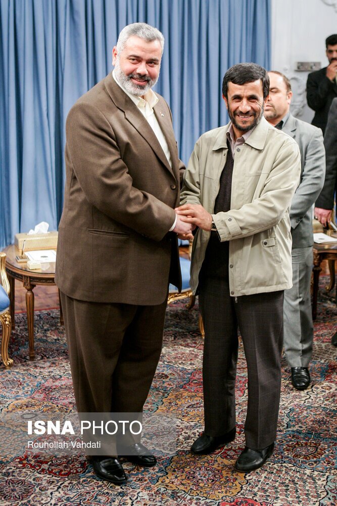 عکس/تیپ متفاوت محمود احمدی نژاد در دیدار با اسماعیل هنیه