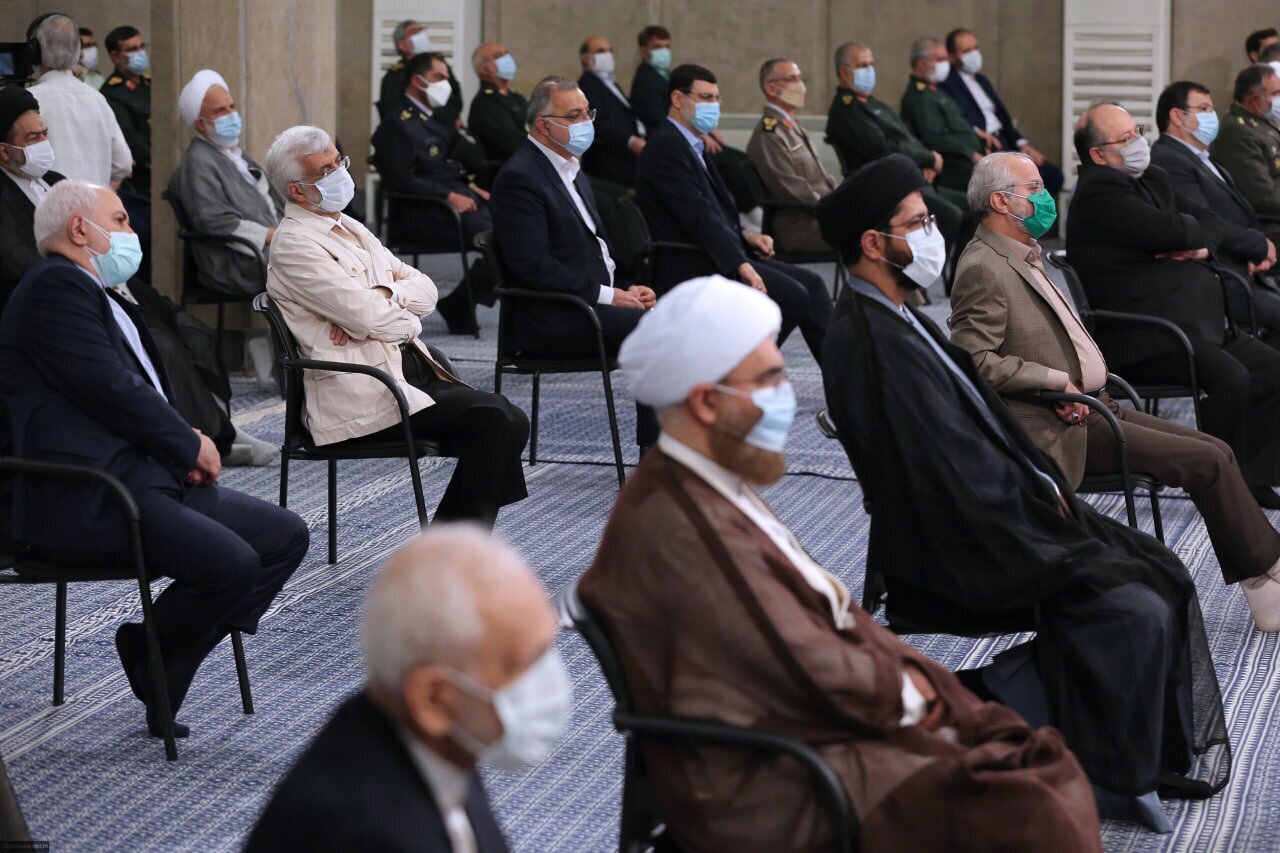عکس/هم‌نشینی ظریف و سعید جلیلی و زاکانی در یک مراسم