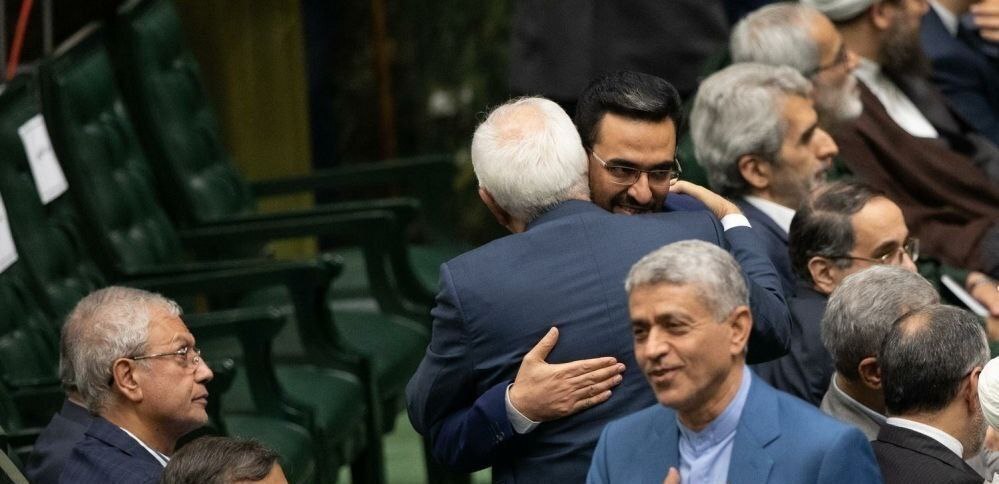 جواد ظریف در آغوش آذری جهرمی