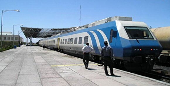 عکس/ تصویر زیرخاکی از ورود نخستین قطار به تبریز