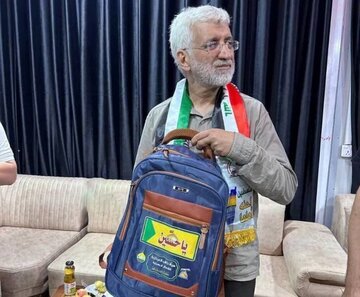 سعید جلیلی با شال طرح پرچم عراق