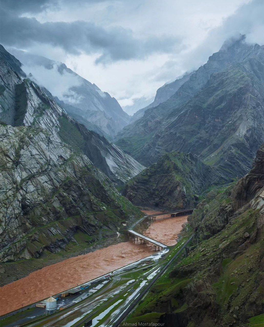 تصویر دیدنی از نقطه تشکیل رود دِز، مرز لرستان و خوزستان