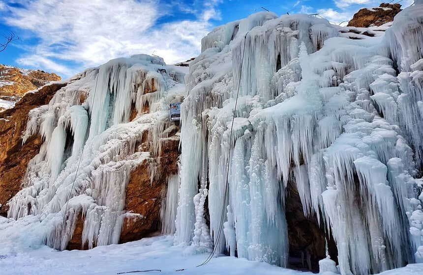 زیبایی زمستانی آبشار یخی خور در کرج