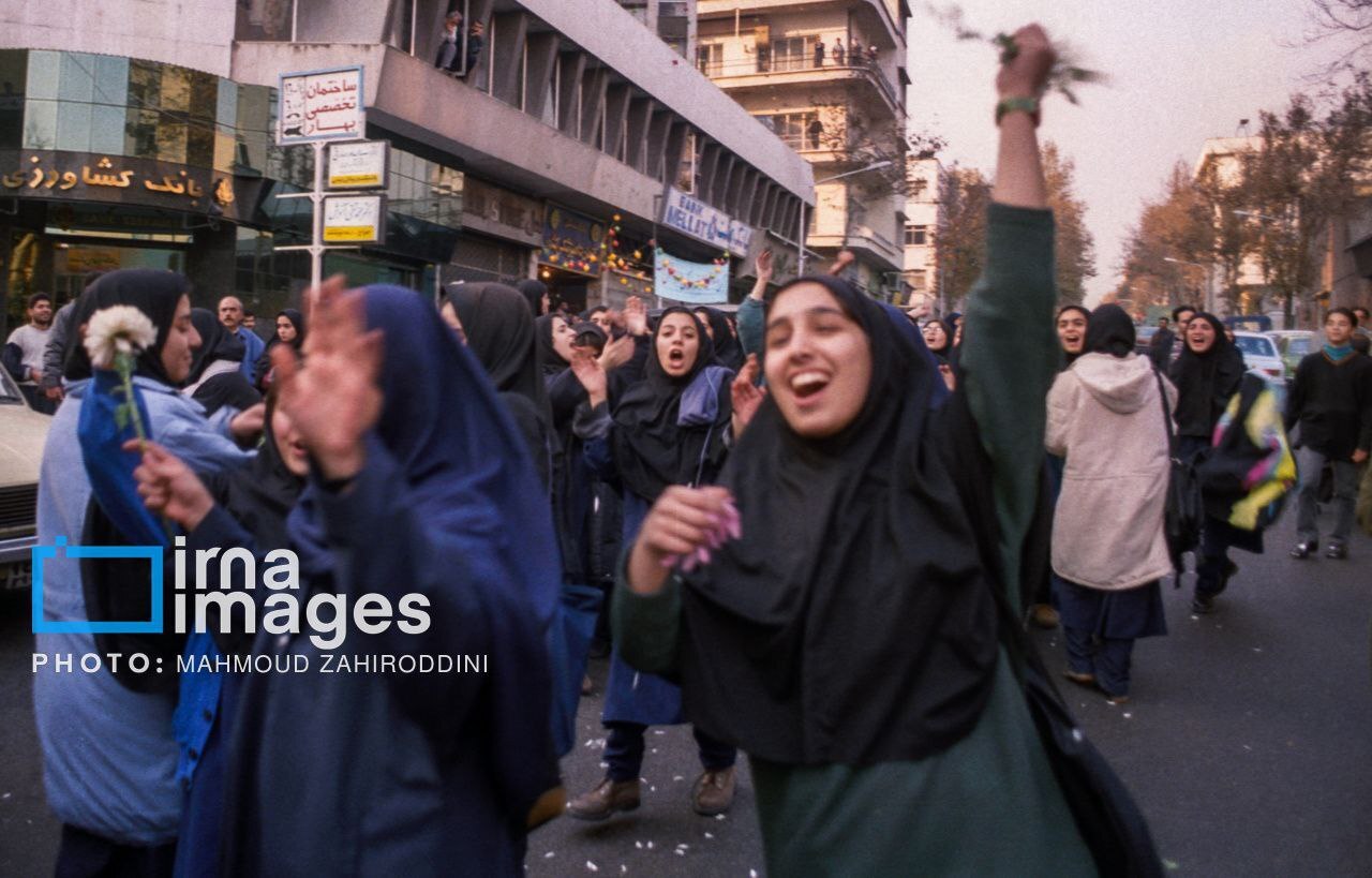 عکس/ جشن صعود تاریخی فوتبال ایران در ۲۷ سال پیش