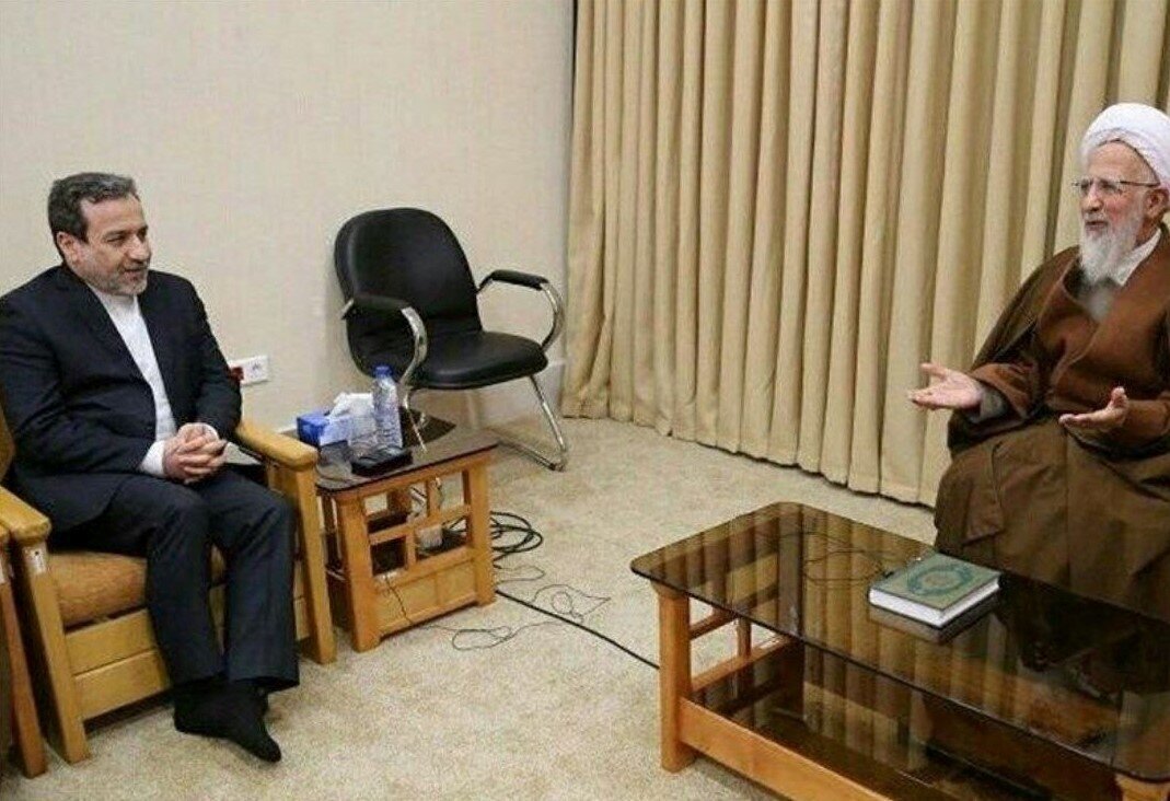 عراقچی با آیت‌الله جوادی آملی در قم دیدار کرد