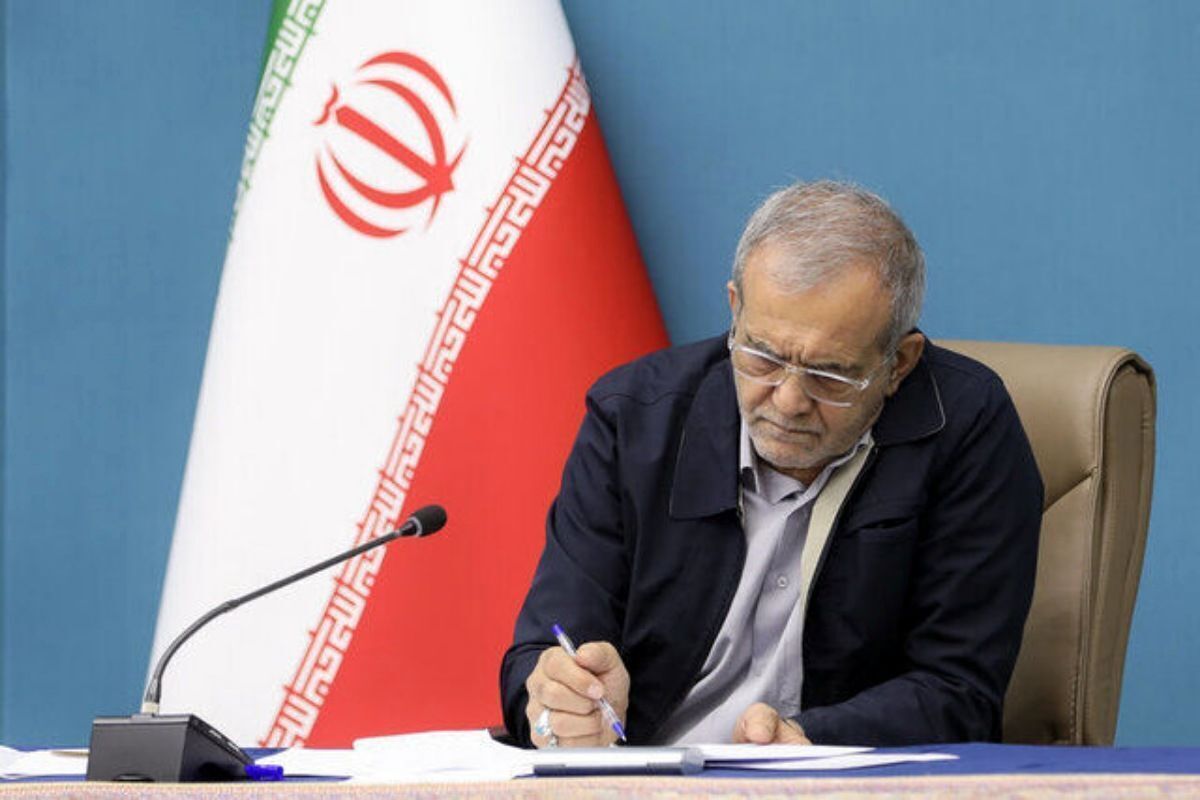 معاون پارلمانی رئیس جمهور برکنار شد