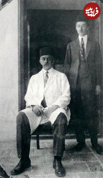 صادق هدایتِ