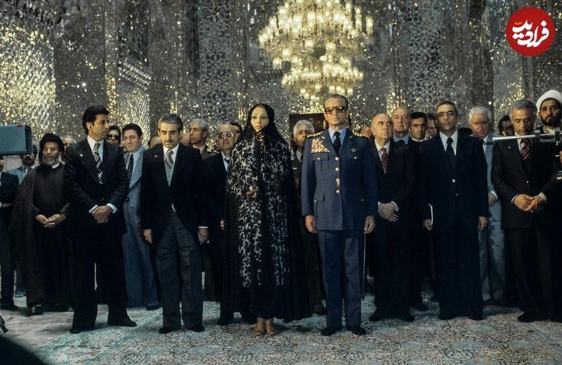 عکس/ بازدید فرح و محمدرضا پهلوی از حرم امام رضا ۴۷ سال پیش