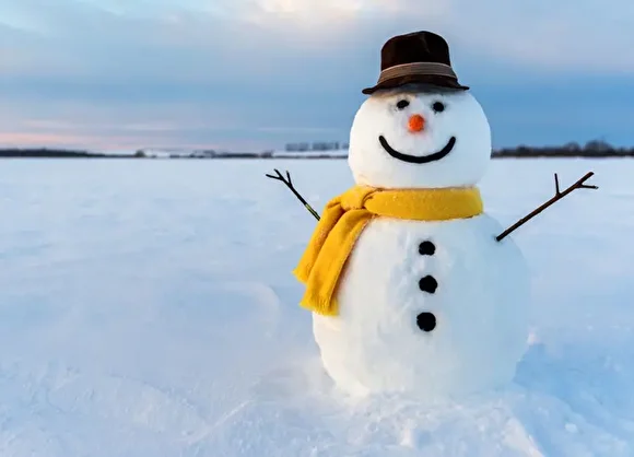عکس/ ساخت آدم‌برفی غول‌پیکر ۷ متری در روستای تندک
