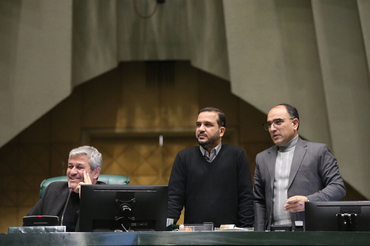 افزایش حقوق کارمندان