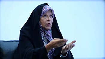 فیلم/ فائزه هاشمی: مملکت ول شده و پزشکیان کم آورد!