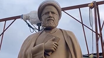 عکس/ وزش باد مجسمه مرحوم رئیسی را سرنگون کرد