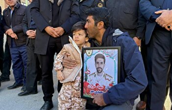 فیلم/ لحظاتی از وداع با شهید مرزبانی در بانه