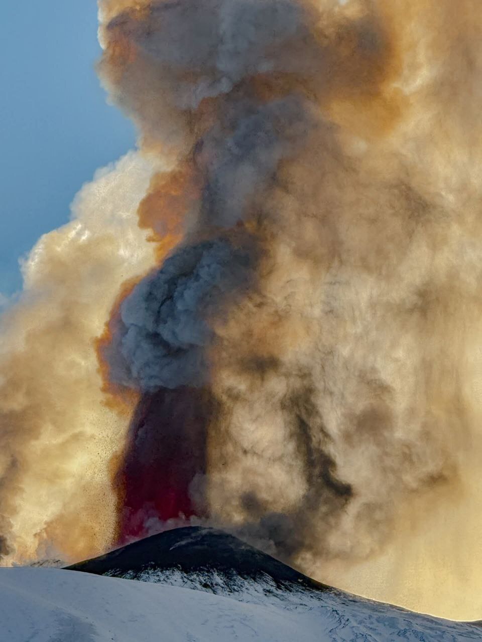 فوران آتشفشان اتنا در ایتالیا