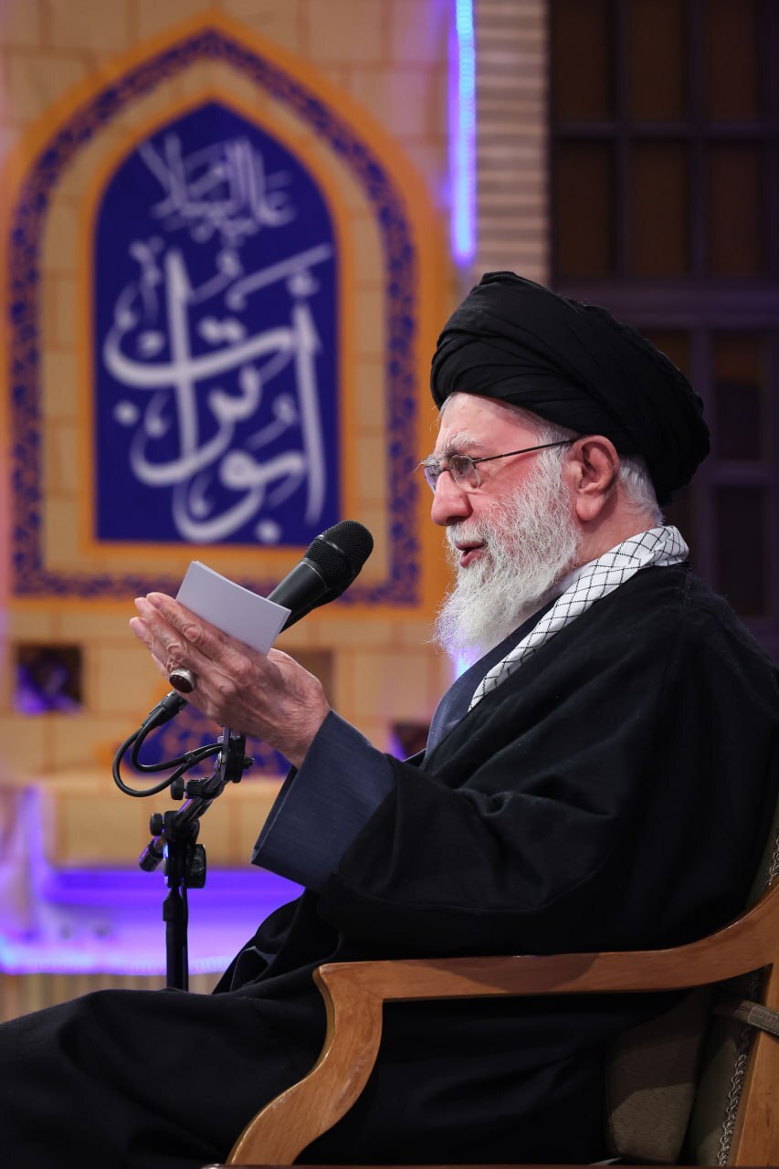 رهبر انقلاب در دیدار با خانواده‌های شهدای اقتدار