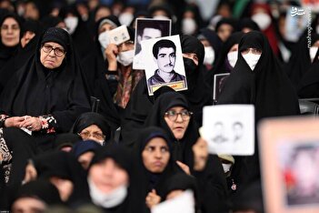 تصاویری از رهبر انقلاب در دیدار با خانواده‌های شهدای اقتدار