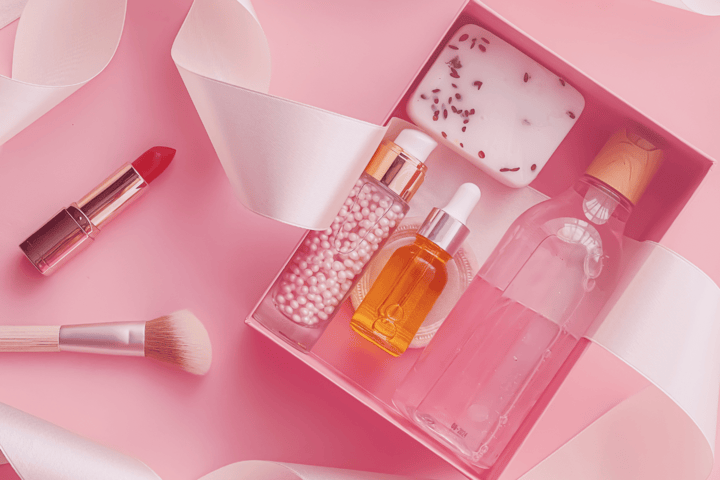 چگونه لوازم آرایشی فیک را از اصل تشخیص دهیم؟ چگونه لوازم آرایشی فیک را از اصل تشخیص دهیم؟