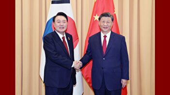 عکس/ سلفی رئیس‌جمهور کره جنوبی با رئیس‌جمهور چین با گوشی چینی