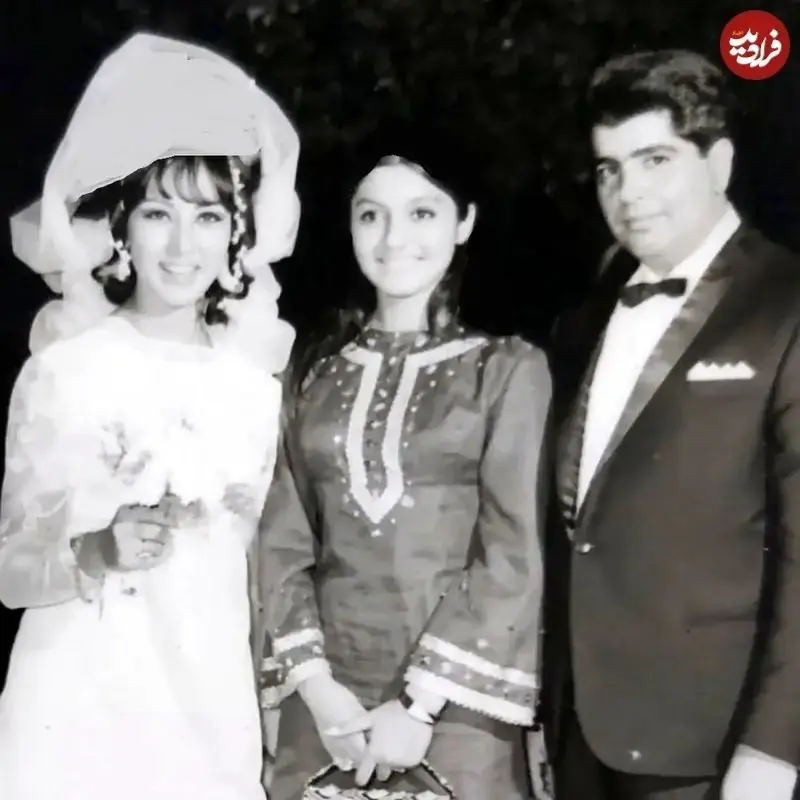 گوگوش در مراسم عروسی پدر و مادر رزیتا غفاری در دهه ۴۰