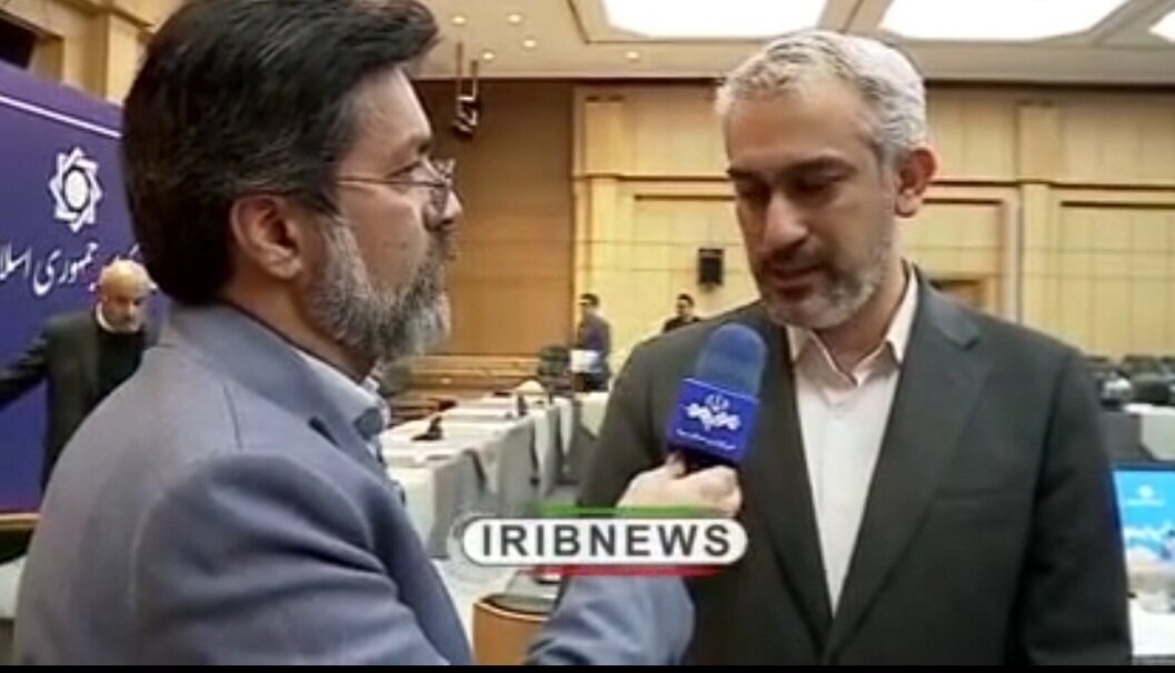 وزیر اقتصاد در حاشیه حضور اعضای هیئت دولت در بانک مرکزی: رصد مستمر بازار در جلسات اتاق عملیات ارزی دولت انجام می‌شود