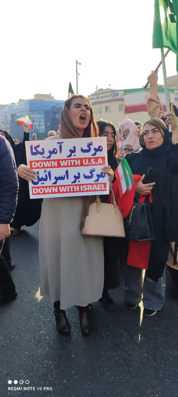 تصاویر متفاوت از راهپیمایی ۲۲ دی تهران