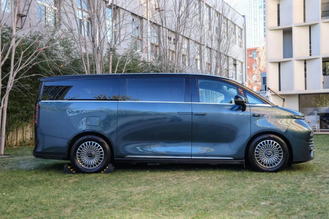 خودرو جدید جیلی با نشان پگاسوس طلایی