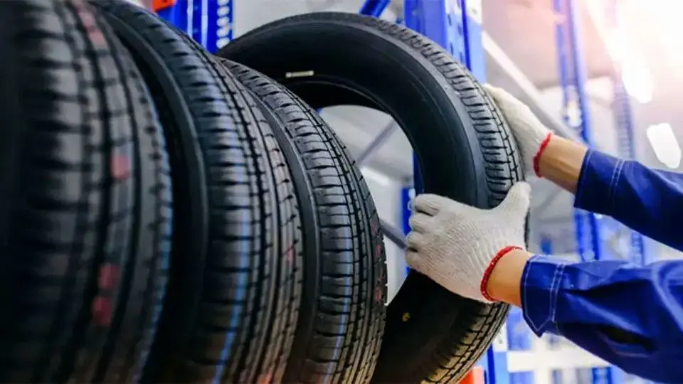 روغن و لاستیک برای این گروه از رانندگان ارزان شد روغن و لاستیک برای این گروه از رانندگان ارزان شد