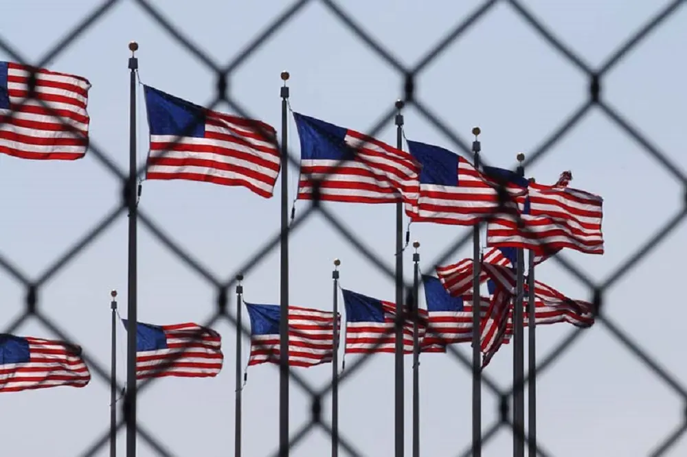 فرهیختگان: ترامپ از حمله به ایران منصرف شد