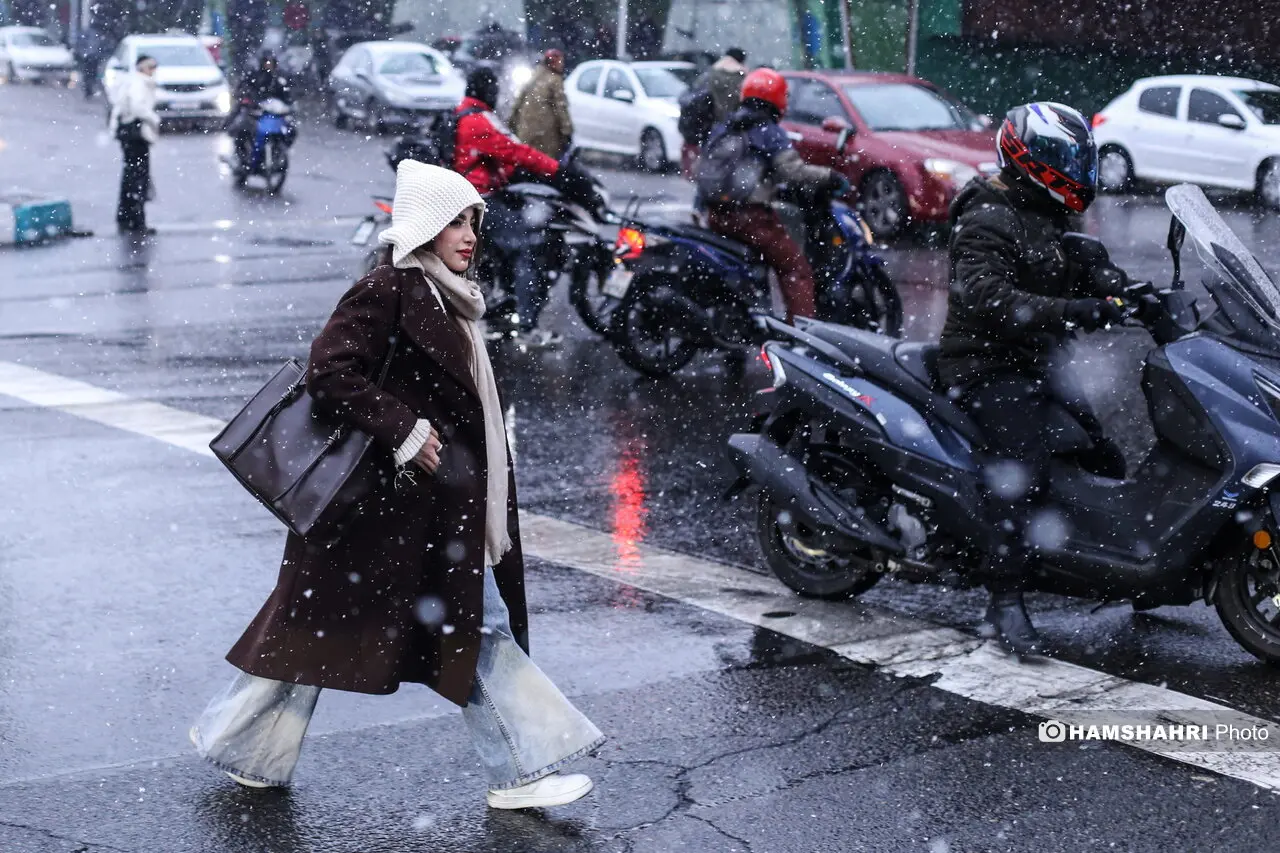 تصاویر زیبا از بارش برف در خیابان‌های پایتخت
