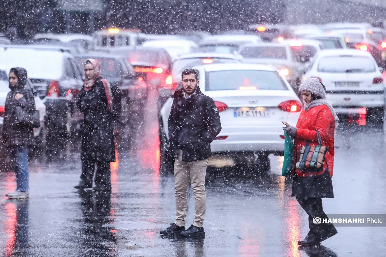 تصاویر زیبا از بارش برف در خیابان‌های پایتخت