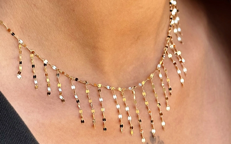 آویز طلا زنانه، چگونه با اجرت منصفانه، گردنبند شیک بخریم؟