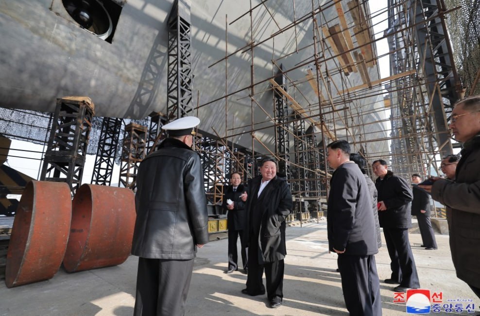 بازدید کیم از محل ساخت زیردریایی هسته‌ای کره شمالی