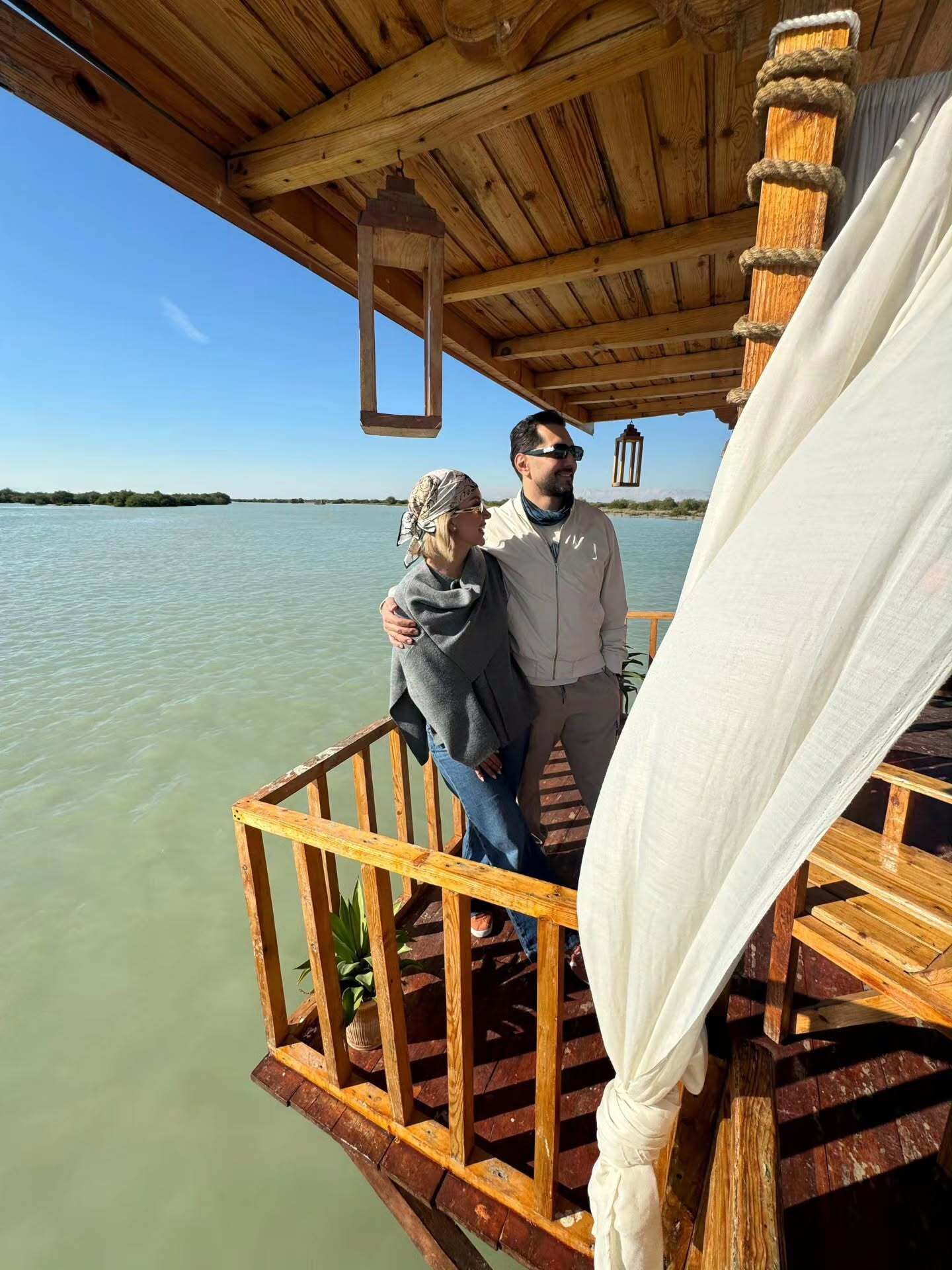 بهرام رادان و همسرش در قشم