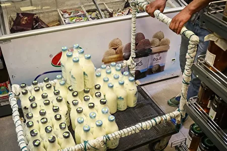 بازار لبنیات در سردرگمی؛ مردم منتظر اعلام رسمی قیمت‌ها هستند