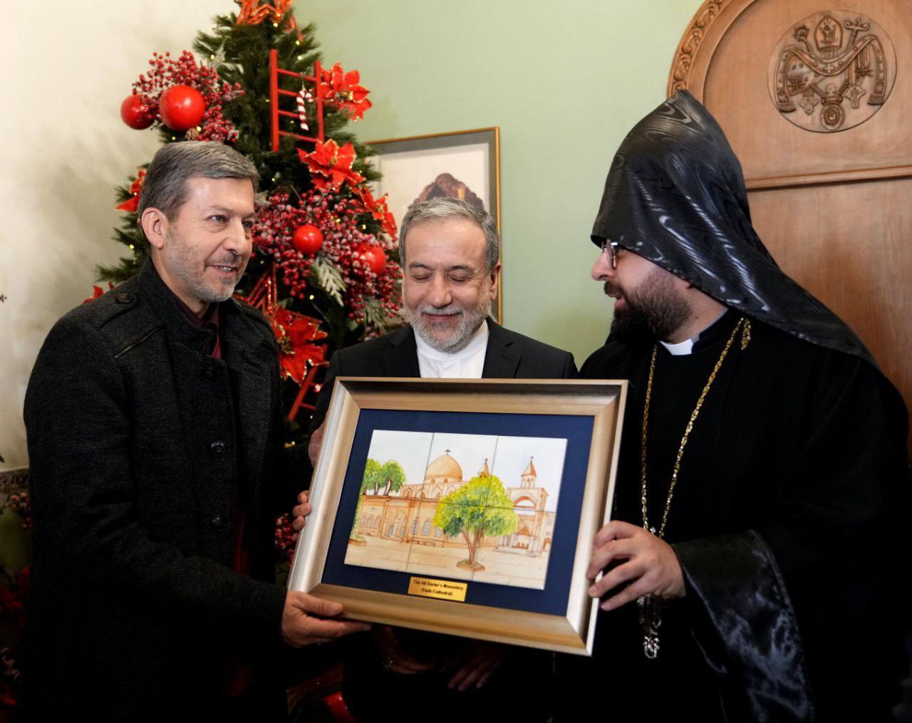 حضور عراقچی در کلیسای وانک اصفهان