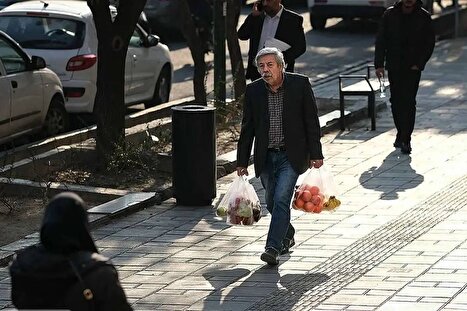 دولت برنامه‌ای برای ثبات قیمت کالا‌ها هم ندارد چه برسد به کاهش/ عقب‌ماندگی حقوق کارگران هر سال بیشتر از پارسال