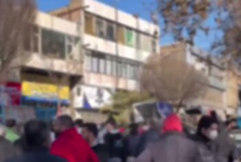 فیلم/ تجمع و اعتراض قانونی کسبه تهران از سعدی به سمت ناصر خسرو