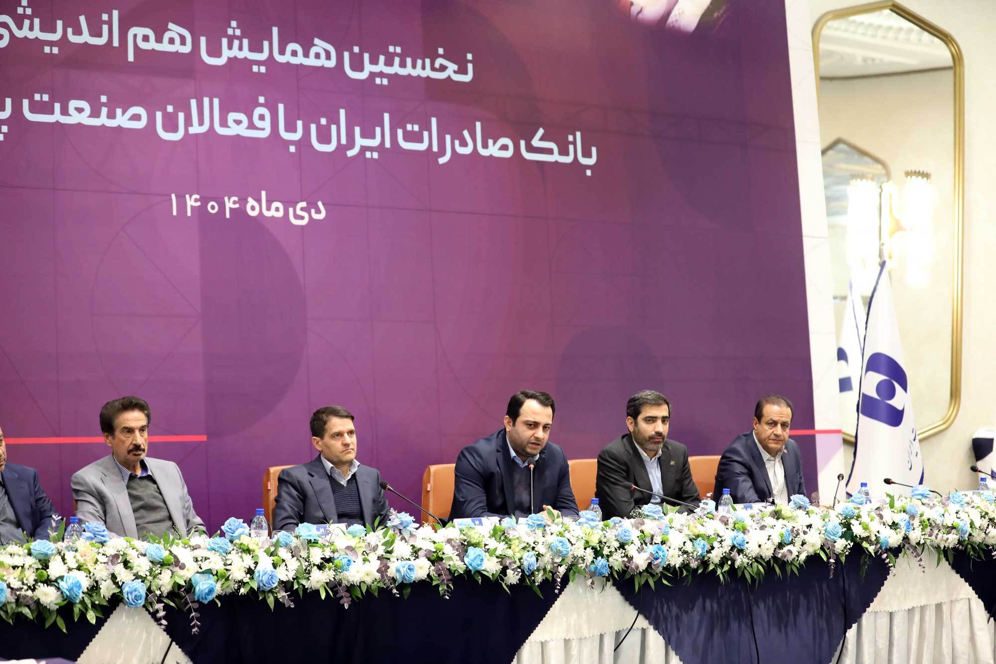 محسن سیفی: بانک صادرات ایران به‌دنبال تعامل راهبردی و پایدار با صنعت پتروشیمی است