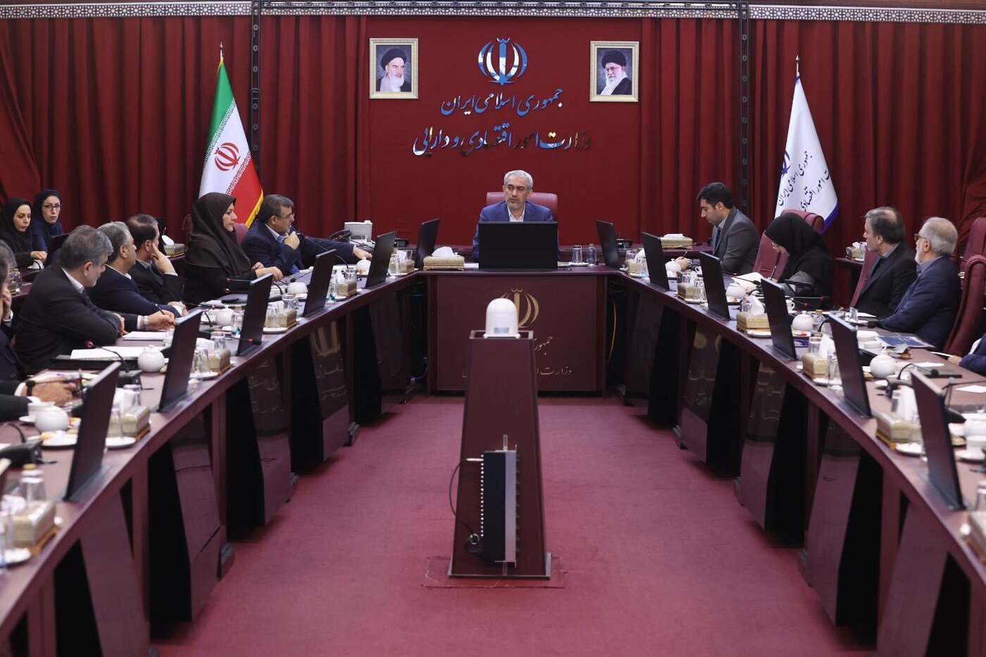 وزیر اقتصاد در چهارمین نشست شورای هماهنگی بانک‌ها: هدایت منابع به سمت پروژه‌های پیشران