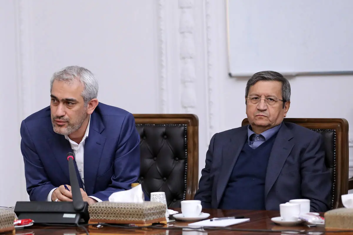 همتی در جمع فعالان اقتصادی و رئیس‌جمهور