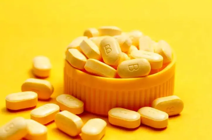 مصرف این ویتامین باعث افزایش چربی صورت میشود مصرف این ویتامین باعث افزایش چربی صورت میشود