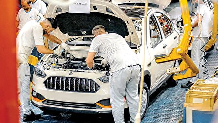 ریزش تیراژ خودرو در دی ماه/ بازار ارز ترمز خودرو را کشید