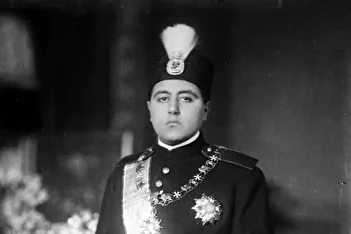 عکس/ احمد شاه قاجار در کنار ولیعهد انگلستان ۱۰۷ سال پیش در لندن