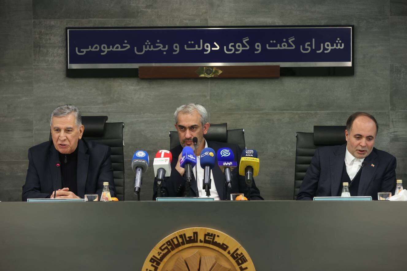 وزیر اقتصاد در شورای گفتگوی دولت و بخش خصوصی: همراهی حداکثری دولت با فعالان اقتصادی در حوزه‌های گمرکی و مالیاتی انجام خواهد شد