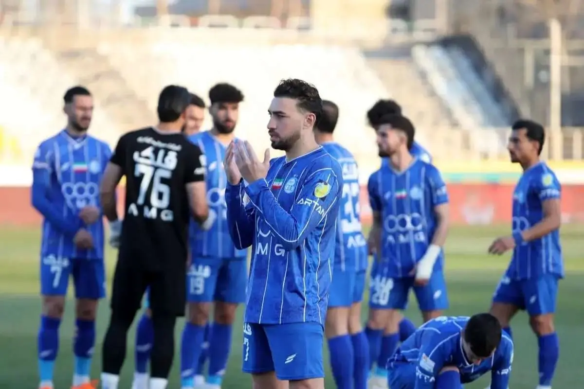 دیدار استقلال و شمس آذر