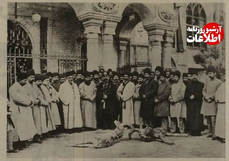 ناصرالدین شاه در کاخ گلستان